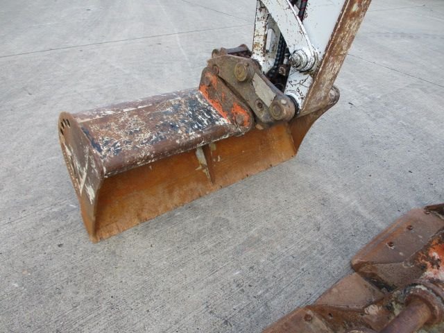 Takeuchi TB230 (375) – Image 10