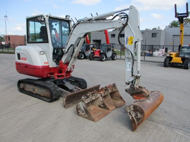 Takeuchi TB230 (375) – Image 4