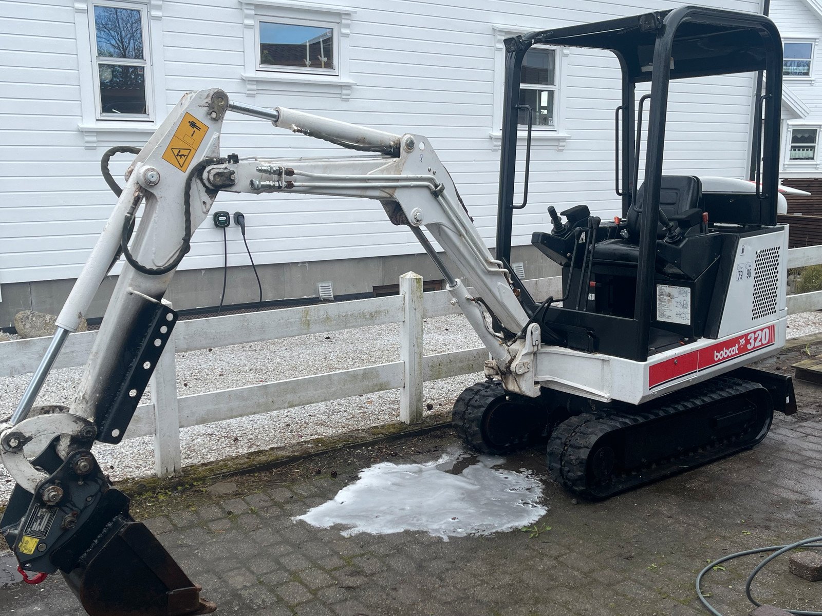 Bobcat 320 – Image 13