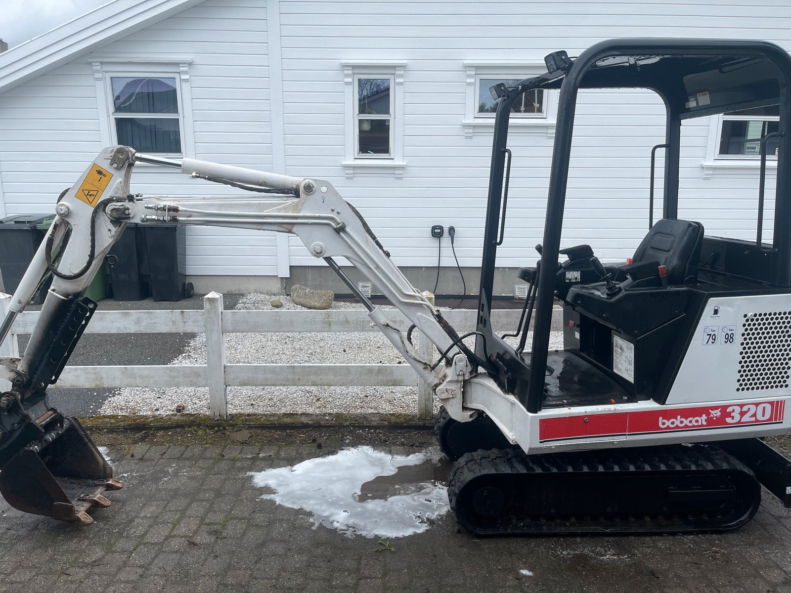 Bobcat 320 – Image 2