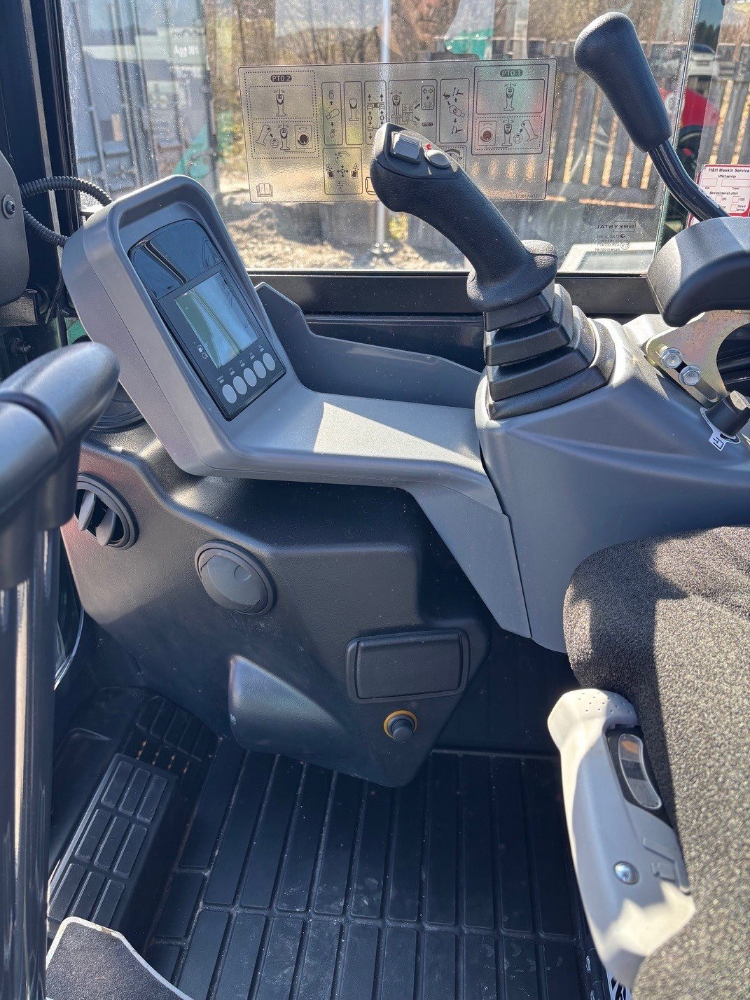 Yanmar SV26 – Image 9