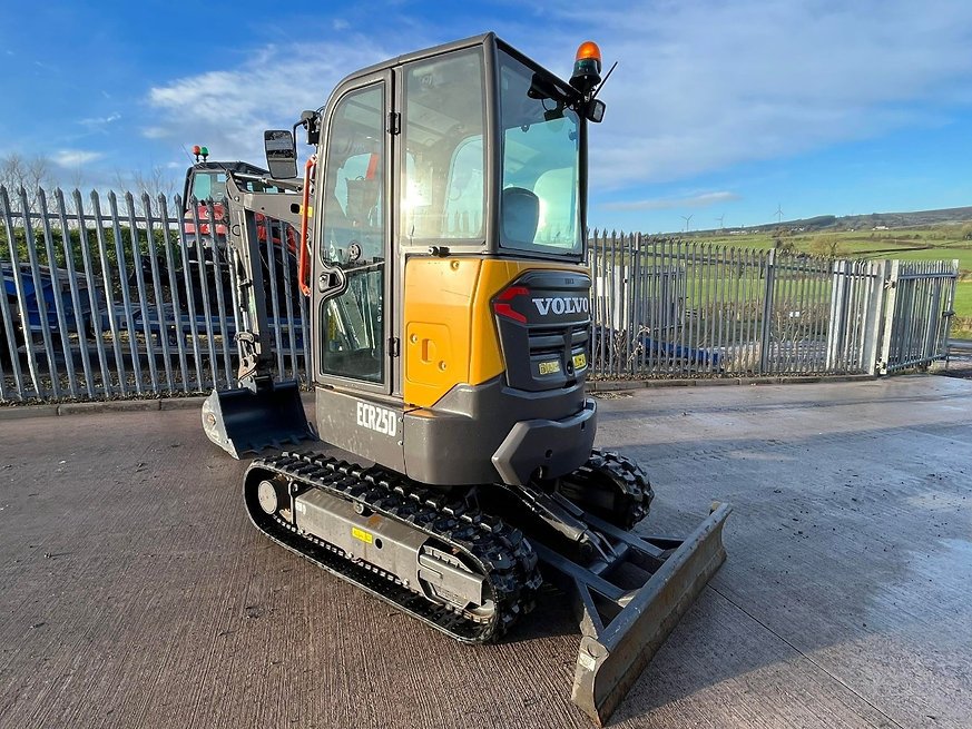 Volvo ECR25D – Image 20